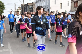 Colégio participa de desfile em comemoração aos 203 anos de Cruz Alta