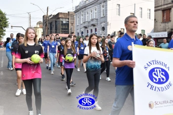 Colégio participa de desfile em comemoração aos 203 anos de Cruz Alta