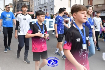 Colégio participa de desfile em comemoração aos 203 anos de Cruz Alta