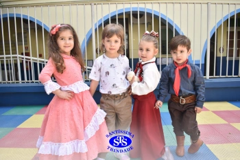 Colégio é marcado pela presença de lindos gaúchos e prendas | Semana Farroupilha