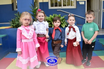Colégio é marcado pela presença de lindos gaúchos e prendas | Semana Farroupilha