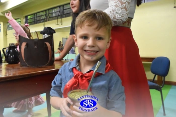 Colégio é marcado pela presença de lindos gaúchos e prendas | Semana Farroupilha