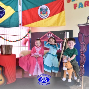 Infantil 3 e 4 celebram o Dia do Gaúcho com churrasco feito pelas famílias