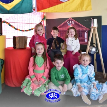 Infantil 3 e 4 celebram o Dia do Gaúcho com churrasco feito pelas famílias