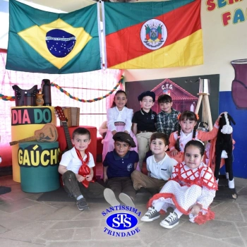 Infantil 3 e 4 celebram o Dia do Gaúcho com churrasco feito pelas famílias