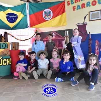 Infantil 3 e 4 celebram o Dia do Gaúcho com churrasco feito pelas famílias