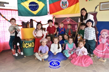 Infantil 3 e 4 celebram o Dia do Gaúcho com churrasco feito pelas famílias