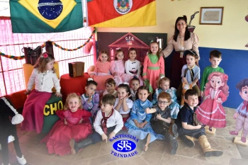 Infantil 3 e 4 celebram o Dia do Gaúcho com churrasco feito pelas famílias