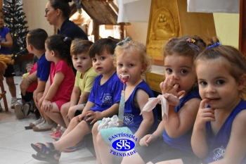 Alunos do Infantil 1, 2, 3 e 4 participam das Celebrações de Natal