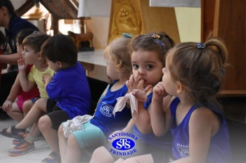 Alunos do Infantil 1, 2, 3 e 4 participam das Celebrações de Natal