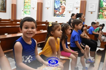 Alunos do Infantil 1, 2, 3 e 4 participam das Celebrações de Natal