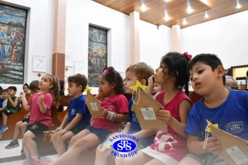 Alunos do Infantil 1, 2, 3 e 4 participam das Celebrações de Natal