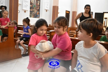 Alunos do Infantil 1, 2, 3 e 4 participam das Celebrações de Natal