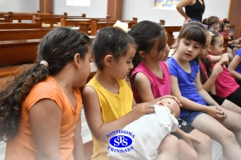 Alunos do Infantil 1, 2, 3 e 4 participam das Celebrações de Natal
