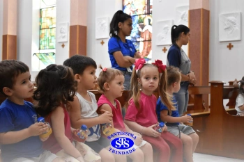Alunos do Infantil 1, 2, 3 e 4 participam das Celebrações de Natal