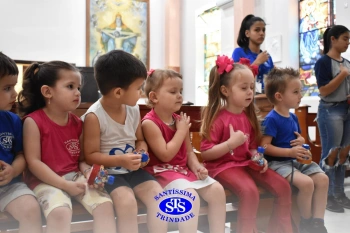 Alunos do Infantil 1, 2, 3 e 4 participam das Celebrações de Natal