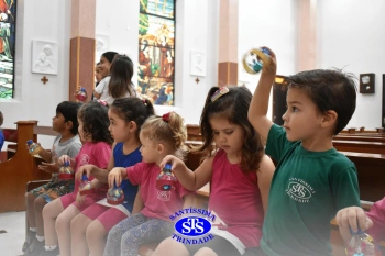 Alunos do Infantil 1, 2, 3 e 4 participam das Celebrações de Natal