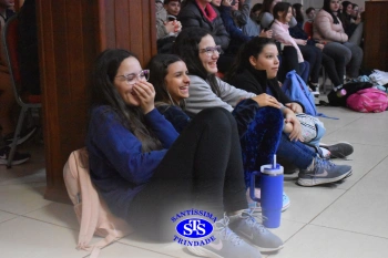 Lindas apresentações marcam o 22º Show de Talentos do Colégio Santíssima