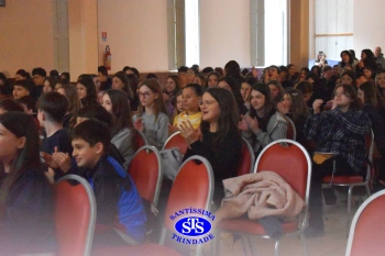 Lindas apresentações marcam o 22º Show de Talentos do Colégio Santíssima