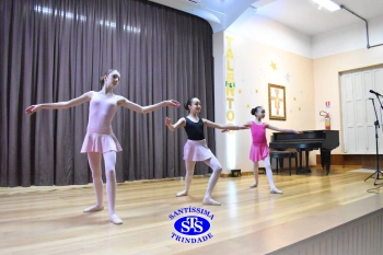 Lindas apresentações marcam o 22º Show de Talentos do Colégio Santíssima
