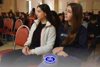 Lindas apresentações marcam o 22º Show de Talentos do Colégio Santíssima