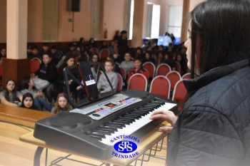 Lindas apresentações marcam o 22º Show de Talentos do Colégio Santíssima
