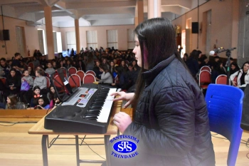 Lindas apresentações marcam o 22º Show de Talentos do Colégio Santíssima