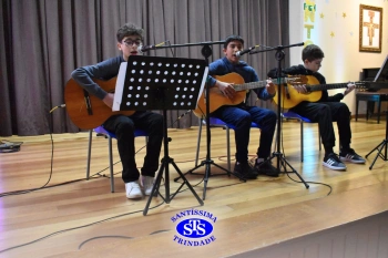 Lindas apresentações marcam o 22º Show de Talentos do Colégio Santíssima