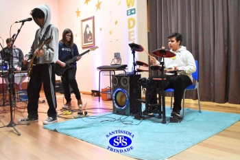 Lindas apresentações marcam o 22º Show de Talentos do Colégio Santíssima