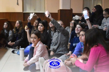 Lindas apresentações marcam o 22º Show de Talentos do Colégio Santíssima