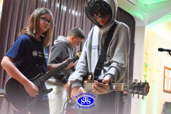 Lindas apresentações marcam o 22º Show de Talentos do Colégio Santíssima