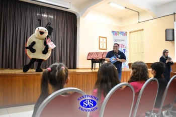 Meet and Greet com personagens da Systemic Bilingual
