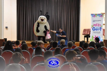 Meet and Greet com personagens da Systemic Bilingual