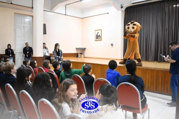 Meet and Greet com personagens da Systemic Bilingual