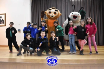 Meet and Greet com personagens da Systemic Bilingual