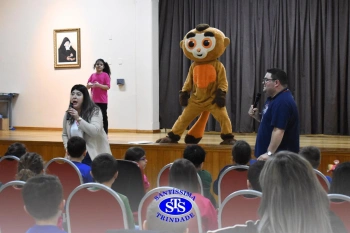 Meet and Greet com personagens da Systemic Bilingual
