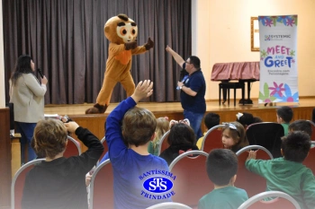 Meet and Greet com personagens da Systemic Bilingual