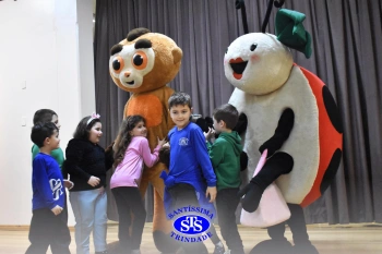 Meet and Greet com personagens da Systemic Bilingual