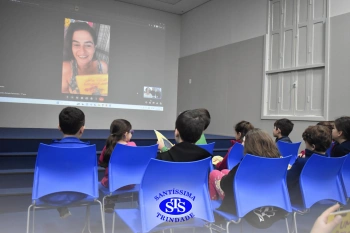 Alunos participam do Projeto Autor Presente com a escritora Renata Fernandes