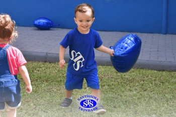 Pequenos comemoram o aniversário do Colégio | Inf. 1