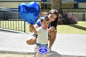 Pequenos comemoram o aniversário do Colégio | Inf. 1