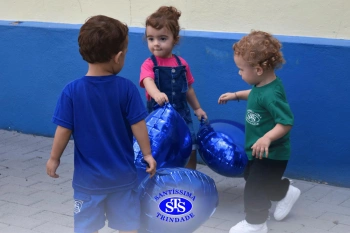 Pequenos comemoram o aniversário do Colégio | Inf. 1