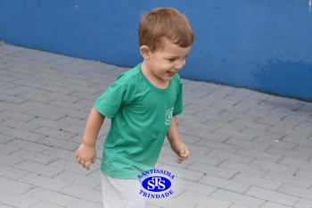 Pequenos comemoram o aniversário do Colégio | Inf. 1