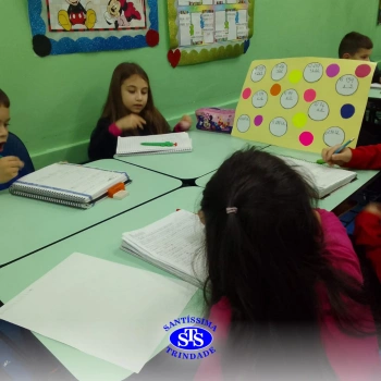 Alunos aprendem multiplicação através de dinâmica em grupo | 2º ano