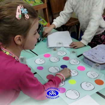 Alunos aprendem multiplicação através de dinâmica em grupo | 2º ano