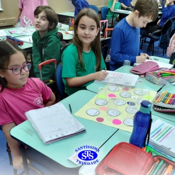 Alunos aprendem multiplicação através de dinâmica em grupo | 2º ano