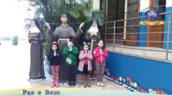 Alunos do Nível B realizaram duas homenagens