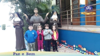 Alunos do Nível B realizaram duas homenagens