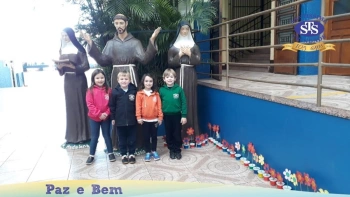 Alunos do Nível B realizaram duas homenagens