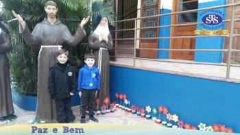 Alunos do Nível B realizaram duas homenagens